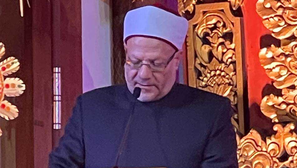مفتي الجمهورية خلال كلمته في أعمال قمة الأديان بإندونيسيا:  - المسئولية الملقاة على عاتق القادة الدينيين تجاه قضية دعم قيم التعايش المشتركة بين الأديان مسئولية ثقيلة