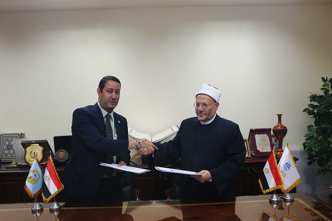 لتنسيق التعاون فيما يخص رؤية الأهلة وتدريب كوادر دار الإفتاء.. مفتي الجمهورية يوقع مذكرة تعاون مع المعهد القومي للبحوث الفلكية