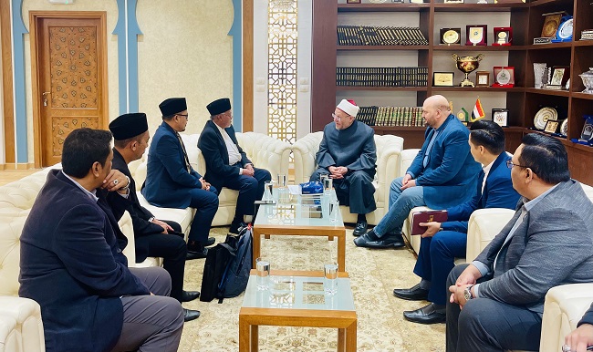 مفتي الجمهورية يستقبل وفدًا ماليزيًّا برئاسة مفتي ولاية بيراك لبحث التعاون الإفتائي