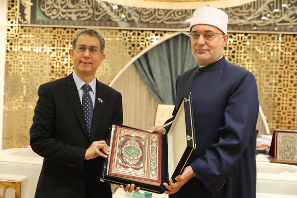 مفتي الجمهورية يستقبل وزير الشئون الإسلامية السنغافوري لبحث سبل تعزيز التعاون العلمي بين دار الإفتاء والجامعة الإسلامية بسنغافورة