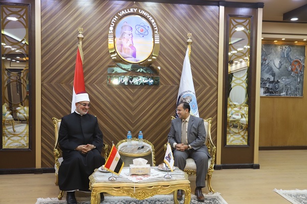 خلال كلمة فضيلته بجامعة قنا مفتي الجمهورية يؤكد:  العلم طريق الوعي والبناء وجسر بين رسالة الدين وغاية الوطن ونور العقل وهداية الإيمان