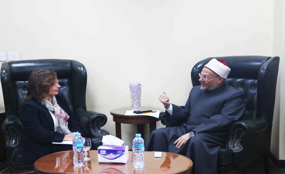 مفتي الجمهورية يستقبل المهندسة نيفين عثمان لبحث أوجه تعزيز التعاون في مجال حماية الطفولة والأمومة