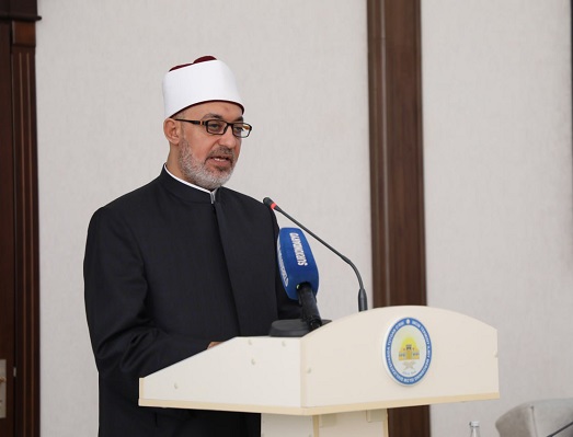 خلال كلمة فضيلته بمؤتمر "دور التراث العلمي للإمام الترمذي للحضارة الإسلامية" بأوزبكستان