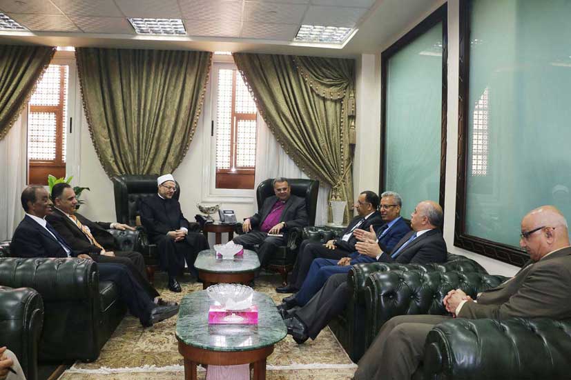مفتي الجمهورية يستقبل وفدًا من الكنيسة الإنجيلية للتهنئة بعيد الفطر المبارك