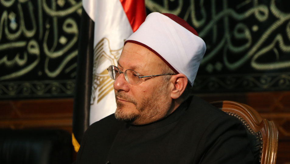  مفتي الجمهورية في لقائه الرمضاني مع الإعلامي حمدي رزق:  - زيارة الأضرحة وأولياء الله الصالحين مشروعة ومحببة