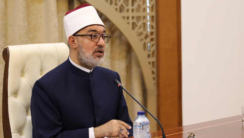 مفتي الجمهورية في حديثه الرمضاني على قناتَي dmc والناس الفضائيتين :  ·الإسلام لا يرفض التقدُّم بل يوجِّه الإنسان لاستخدام كل جديد في إطار من القيم وتحقيق الخير