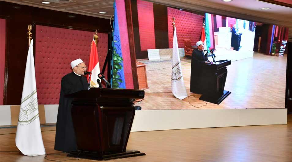 مفتي الجمهورية في مؤتمر "المبادئ الأخلاقية في أوقات الصراعات" بكلية الشريعة:  ·الواقع يملي علينا أهمية بحث التغيرات الاجتماعية والتطورات الأخلاقية التي تحدثها الصراعات والحروب