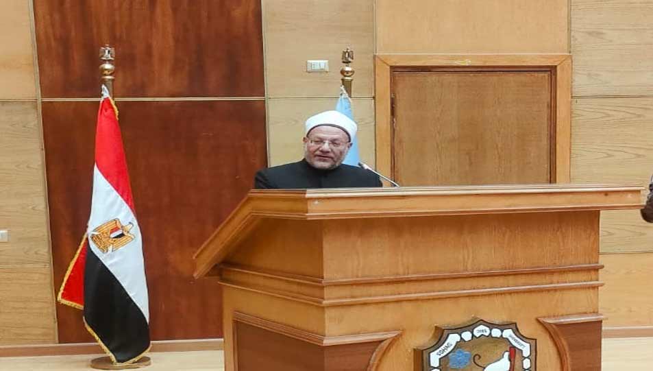 خلال رئاسته الشرفية للمؤتمر الدولي لشباب الباحثين بجامعة سوهاج.. مفتي الجمهورية: البحث العلمي له أثره العظيم في تطوير المجتمعات .. والدولة تؤمن بقيمة العلم والعلماء
