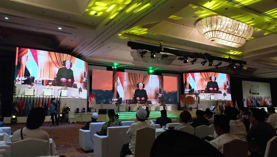 خلال كلمة مصوَّرة في المؤتمر العالمي الأول لفقه الحضارة بإندونيسيا:  مفتي الجمهورية: الفقه الإسلامي أوثقُ العلوم الشرعية صِلةً بحياة الناس وأقربُها اتصالًا بحركة تطور المجتمعات ونموها 