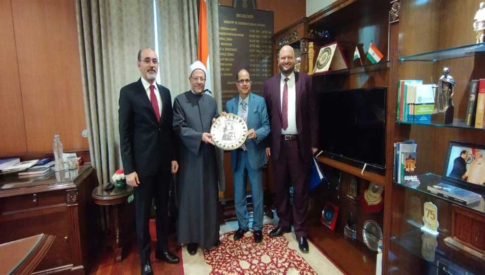 ضمن زيارة رسمية للهند..   مفتي الجمهورية يلتقي مساعد وزير الخارجية الهندي.. ويؤكد: مصر رمانة الميزان في المنطقة وتؤدي دورًا محوريًّا في النظامين الدولي والإقليمي 