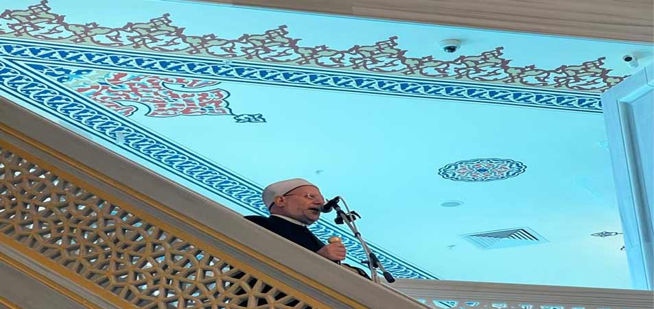 بحضور ٣٠ ألف مصلٍ.. مفتي الجمهورية يلقي خطبة الجمعة في المسجد الجامع بموسكو