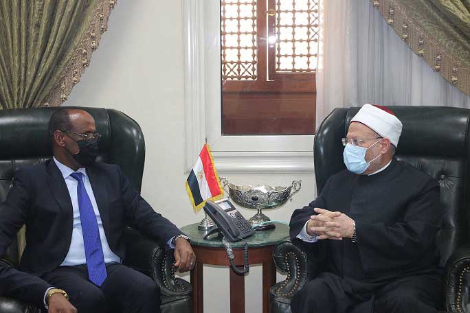 مفتي الجمهورية يستقبل وزير الشئون الإسلامية والأوقاف الجيبوتي لبحث سبل الاستفادة من خبرات دار الإفتاء في إدارة المؤسسات الإفتائية والتحول الرقمي