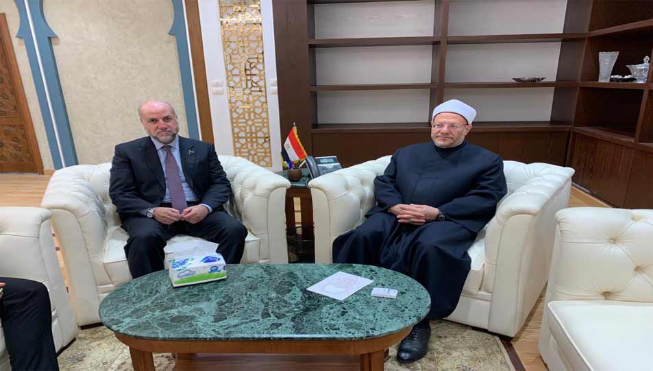 مفتي الجمهورية يستقبل مستشار الرئيس الفلسطيني لبحث تعزيز التعاون الديني والإفتائي 