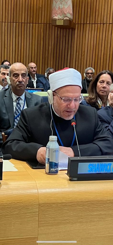  مفتي الجمهورية خلال كلمة فضيلته في منتدى بناء الجسور بـ"الأمم المتحدة"..:  - انتشار العنف والإرهاب وقع بسبب الانحراف عن تعاليم الأديان التي تدعو إلى التعايش والتسامح
