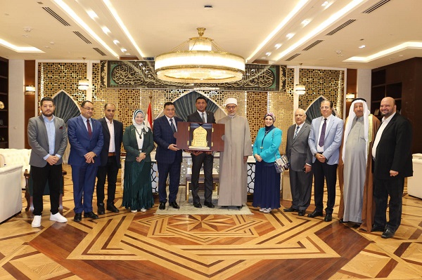 مفتي الجمهورية يستقبل وفدَ لجنة الرصد والمقترحات ببيت العائلة المصرية لبحث التعاون المشترك في مشاريع تهدُف إلى بناء الإنسان المصري وتعزيز اللُّحْمَة الوطنية