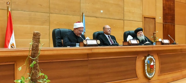 مفتي الجمهورية لطلاب جامعة سوهاج: نحن في حاجة إلى إحياء النموذج المصري الذي يحافظ على بلده.. والدفاع عن الدولة الوطنية بحدودها المعروفة واجب شرعي