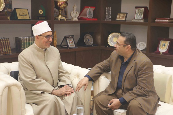 مفتي الجمهورية يستقبل عميد كلية أصول الدين بجامعة الأزهر فرع الزقازيق لتهنئته بتولِّي مهام منصب الإفتاء
