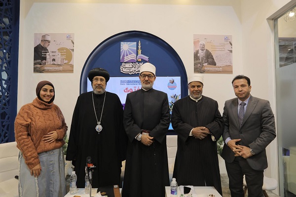 بحضور مفتي الجمهورية... الأنبا إرميا والدكتور محمد أبو زيد يناقشان "الفتوى والعيش المشترك" في ندوة بجناح دار الإفتاء المصرية بمعرض القاهرة الدولي للكتاب.