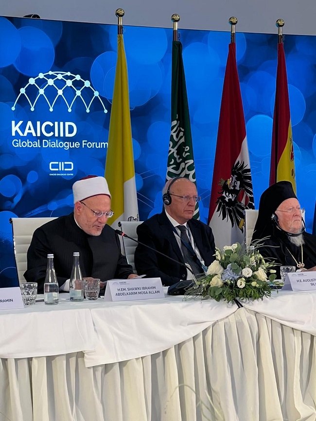 خلال كلمته الرئيسية بمنتدى "كايسيد" للحوار العالمي.. مفتي الجمهورية:  - انتشار العنف والإرهاب قديمًا وحديثًا وقع بسبب الانحراف عن تعاليم الأديان