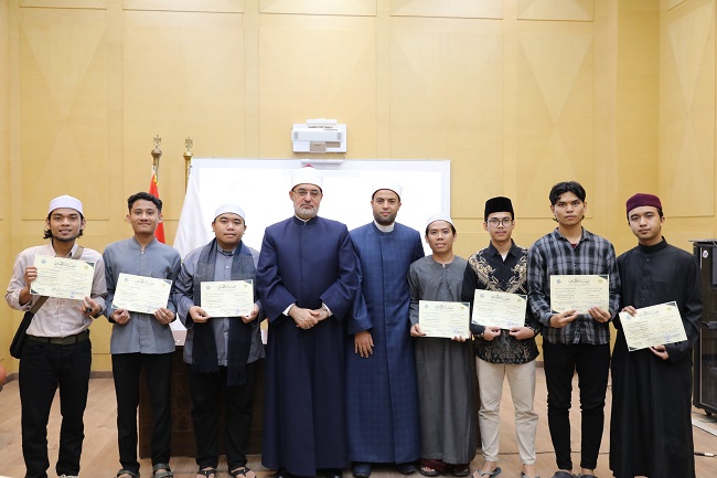 خلال كلمة فضيلته بالبرنامج التدريبي لطلاب إندونيسيا  مفتي الجمهورية: أنتم سفراء الإسلام في صورته السمحة ومفاتيح للخير في مجتمعاتكم