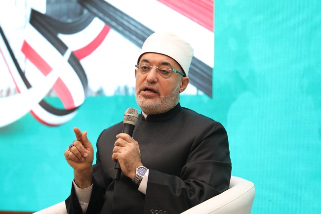 خلال ندوة بعنوان: "دار الإفتاء المصرية وصناعة الوعي": مفتي الجمهورية:  -    تاريخ دار الإفتاء المصرية يزيد على قرن وربع القرن من العطاء، قدَّم خلاله علماؤها ورجالاتها نموذجًا فريدًا في خدمة الوطن والمجتمع بتفانٍ وإخلاص