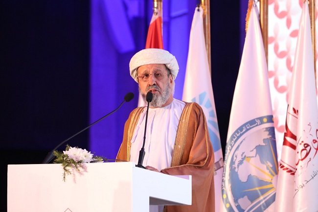 أمين عام مكتب الإفتاء بسلطنة عمان في كلمته بجلسة الوفود بالندوة الدولية الثانية للإفتاء: -    الفتوى بيانٌ لما جاء به الإسلام من عدلٍ ورحمةٍ، وعنوانها الجانب الإنساني