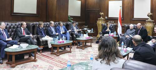 مفتي الجمهورية يستقبلُ وفدَ البرلمان الهولندي ويؤكد: خطرُ الإرهابِ أصبح يهدِّدُ الجميعَ ولن نحققَ أيَّ تقدُّمٍ ملموس إلا إذا تحمَّل كلُّ طَرَفٍ مسئوليتَه بجديَّة