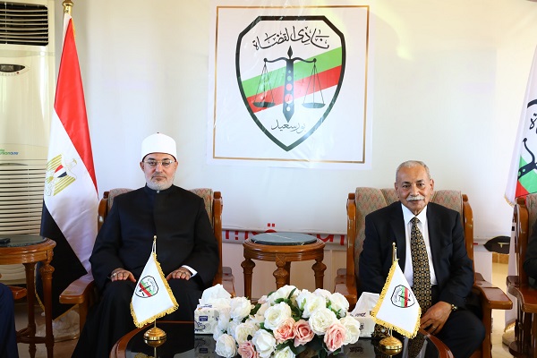 خلال ندوة توعوية بنادي قضاة بورسعيد.. مفتي الجمهورية يؤكد:  التحديات المعاصرة فرضت واقعًا جديدًا يستوجب تكاتف جميع المؤسسات لحماية الأسرة