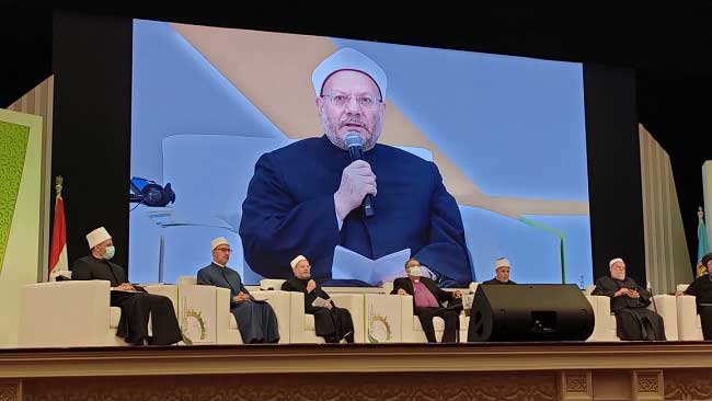 مفتي الجمهورية في كلمته بمؤتمر جامعة الأزهر الدولي الثالث للبيئة والتنمية المستدامة:   - جاءت تعاليم الإسلام وأوامره بالإحسان إلى كل شيء ليشمل ذلك الإحسانُ الإنسانَ وما يحيط به من بيئة