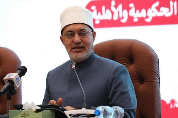 خلال محاضرة فضيلته لطلبة  جامعة سوهاج ..مفتي الجمهورية يؤكد:  إعمال العقل فريضة وتعطيله يعرقل البناء ويفتح الباب أمام الأفكار المضللة