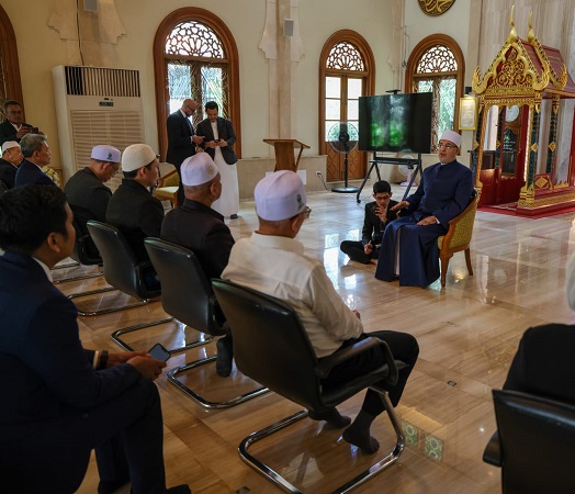 مفتي الجمهورية يلتقي نخبة من علماء تايلاند في أقدم مسجد سُنّي بالمملكة ويبعث بسبع رسائل جامعة