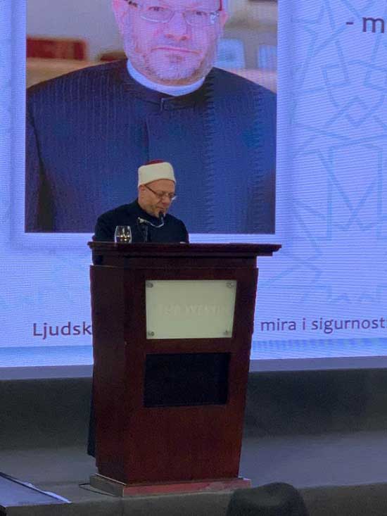 خلال مشاركته في مؤتمر " الإخوة الإنسانية".. مفتي الجمهورية يلقي كلمة رئيسة أمام رئيسة كرواتيا ويطالب علماء الأمة بالتعاون في مواجهة التحديات