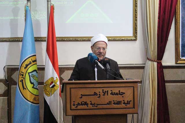 مفتي الجمهورية خلال كلمته بمؤتمر "التراث والحداثة"..  كلية اللغة العربية سجلت صفحات خالدة في خدمة قضايا الإسلام بجهود أكابر العلماء