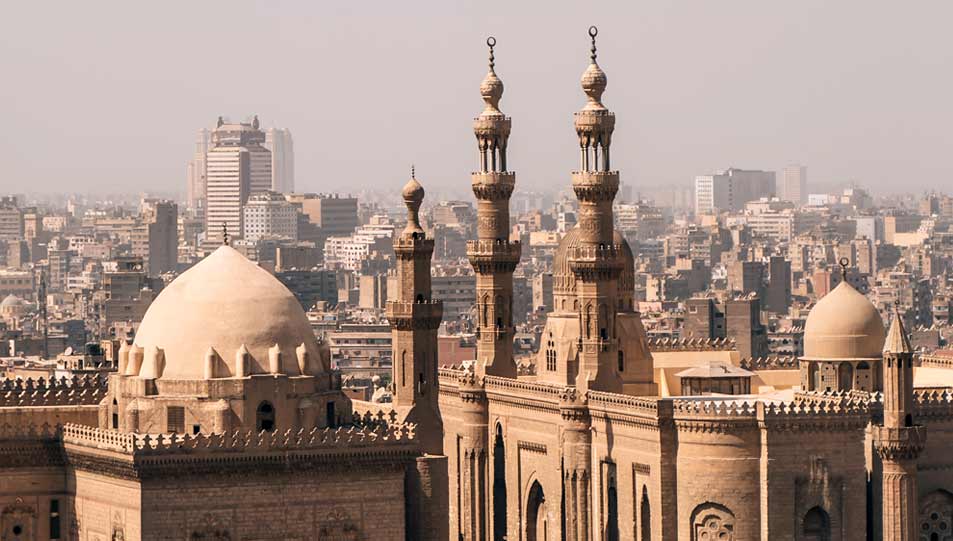 حكم الصلاة في المساجد التي بها أضرحة وحكم بناء الأضرحة