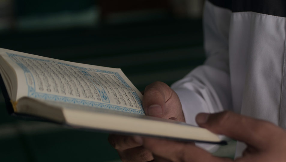 قراءة القرآن من المصحف في صلاة التراويح