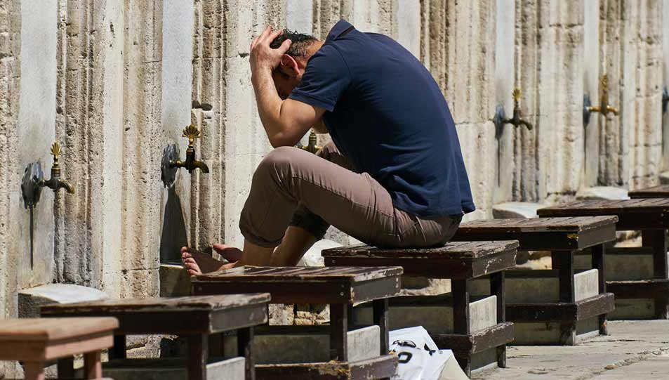 حكم الوضوء من الماء المتغير بشيءٍ طاهر