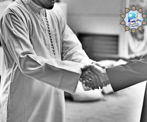 حكم المصافحة بين المصلين وقول حرمًا بعد الصلاة