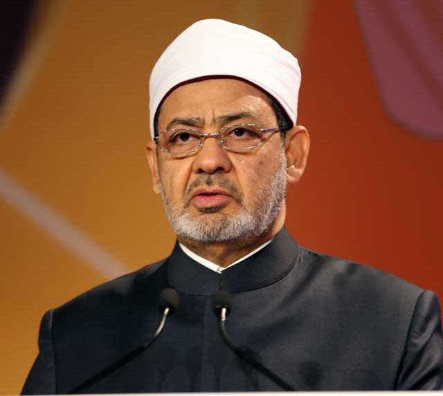 مفتي الجمهورية يهنئ الإمام الأكبر لاختياره أولَ الشخصيات الإسلامية الأكثر تأثيرًا في العالم