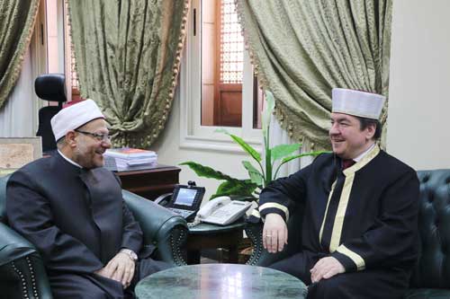 مفتي الجمهورية يستقبل مفتي بولندا لبحث أوجه تعزيز التعاون الديني بين الإفتاء المصرية والإفتاء البولندية.