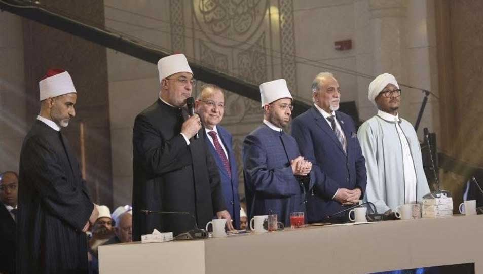 Le Grand Mufti de la République participe à la cérémonie de clôture du concours “Ligue des brillants” à la Mosquée d’Égypte dans la nouvelle capitale administrative… et affirme : le concours consolide l’image du savant d’Al-Azhar éclairé. 