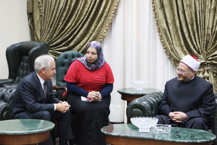 Egypt’s Grand Mufti exchanges views on combating extremism with US Senator