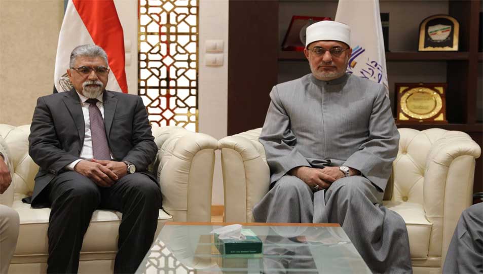 Le Grand Mufti de la République examine avec une délégation de l’Université Al-‘Assema les moyens de renforcer la coopération dans la promotion de la conscience et la rectification des concepts auprès des étudiants.