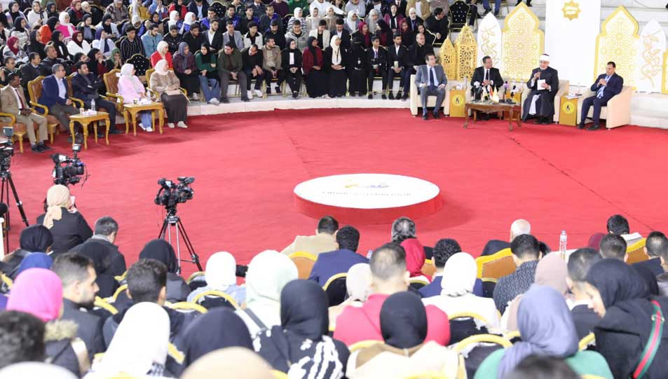 Le Grand Mufti de la République, lors de sa conférence devant une grande assemblée d’étudiants des universités égyptiennes à l’Institut de préparation des leaders : Les religions révélées se sont accordées sur la croyance, la législation et la morale, et les valeurs constituent le véritable fruit pour lequel les religions ont été révélées.