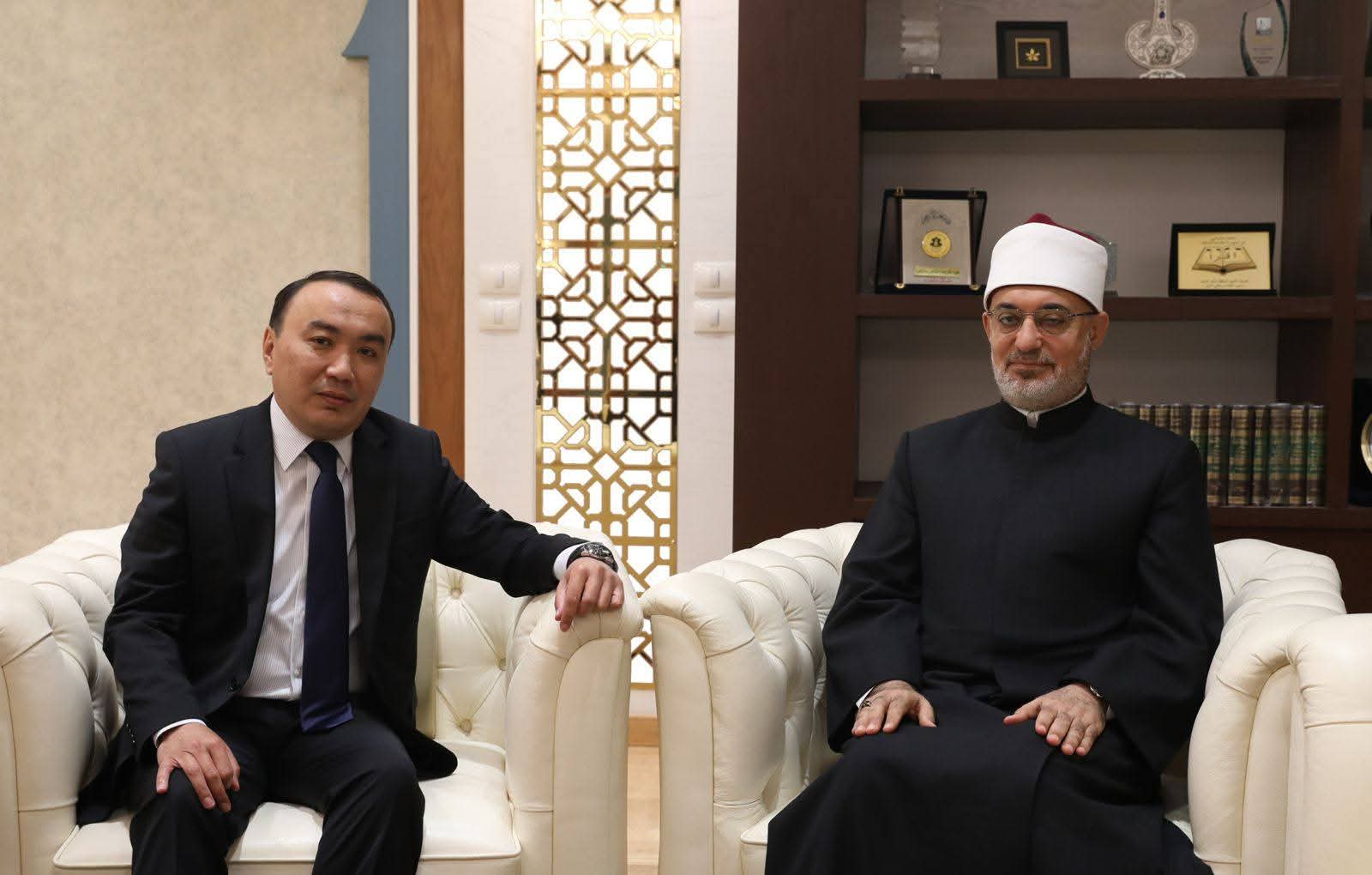 Egypt's Mufti, Kazakh Ambassador Explore Enhanced Religious and Academic Collaboration