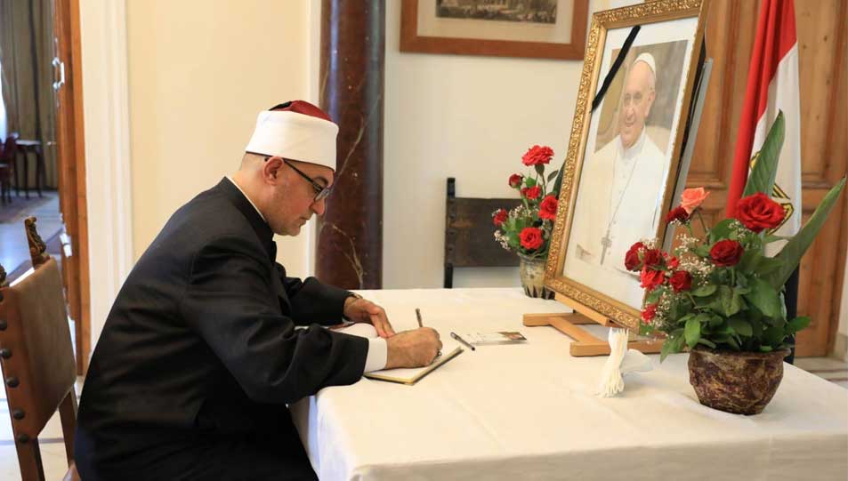 Grand Mufti of Egypt Extends Condolences on Pope Francis’s Passing at Vatican Embassy in Cairo