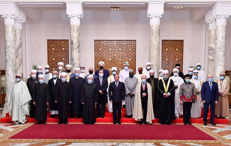 Egypt’s President meets foreign delegations participating in sixth world fatwa conference