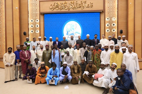 Dar al-Iftâ’ d’Égypte accueille une délégation d’imams de six pays africains à l’issue de leur formation à l’Académie mondiale d'al-Azhar pour la formation.