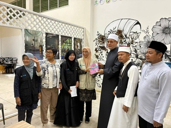 Le Mufti de la République visite le Centre d’autonomisation de la femme à l’Université du Prince Songkla, dans la province de Pattani, au sud de la Thaïlande, et affirme lors d’une conférence scientifique : l’islam a accordé à la femme une attention exceptionnelle, sans précédent dans aucune législation céleste antérieure.