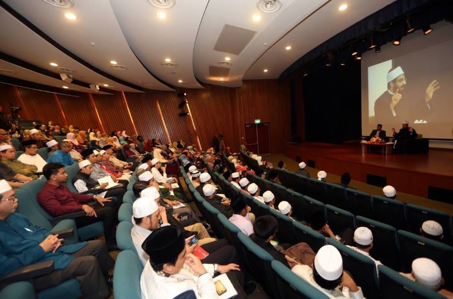 Dar al- Iftaa delivers a lecture in Singapore on fatwa skills