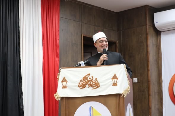 En présence du gouverneur de Damiette, le Mufti de la République prononce un discours lors du séminaire : “Ramadan et la victoire… Leçons de la glorieuse guerre d’Octobre”, à l’Université de Damiette.